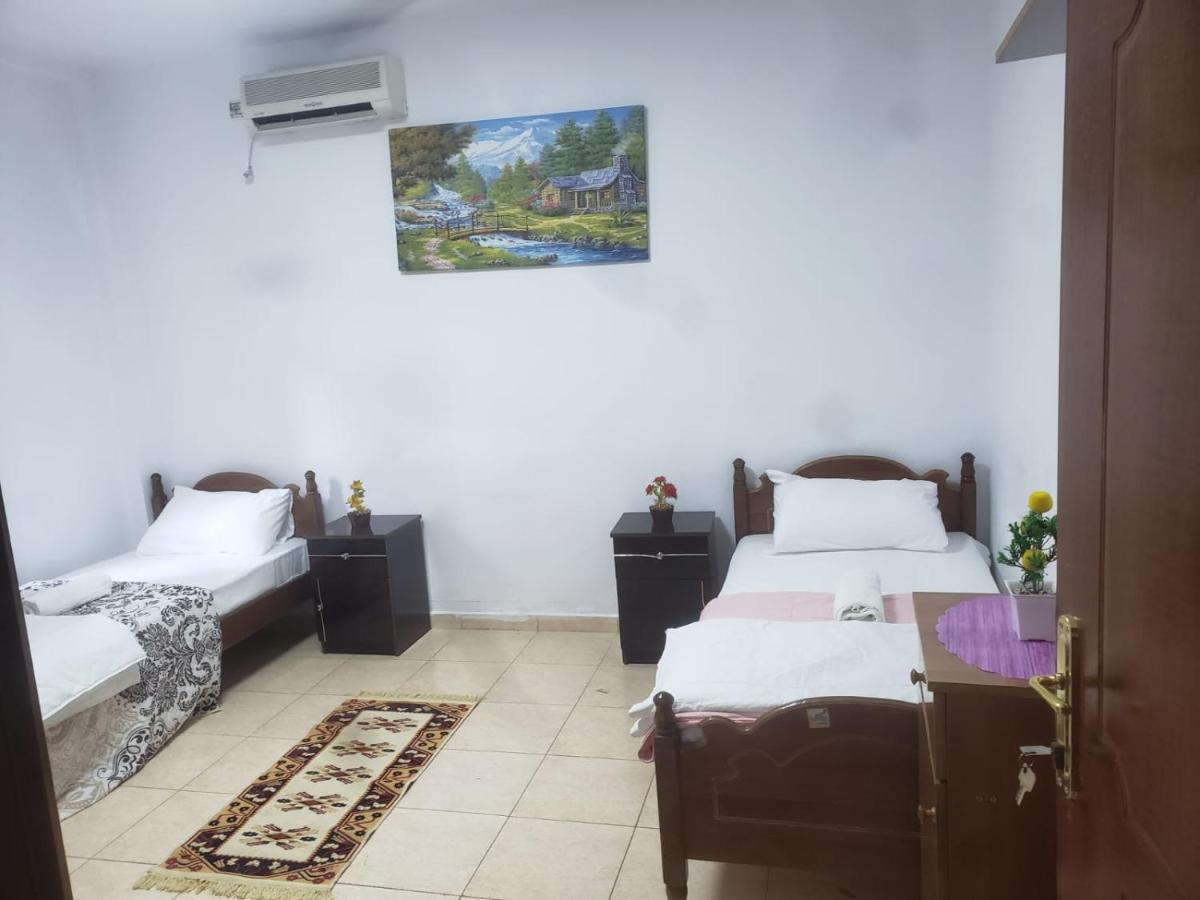 Hostel Split Rock Tirana Exterior photo