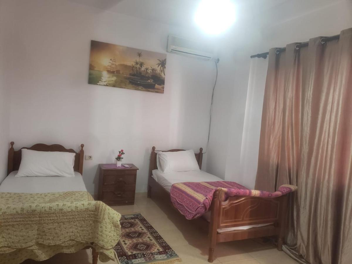 Hostel Split Rock Tirana Exterior photo