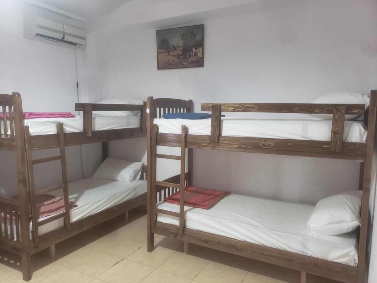Hostel Split Rock Tirana Exterior photo