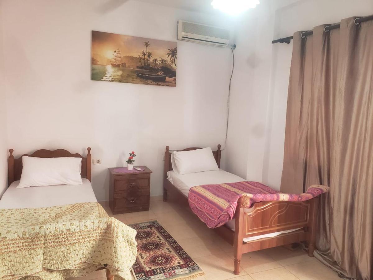 Hostel Split Rock Tirana Exterior photo