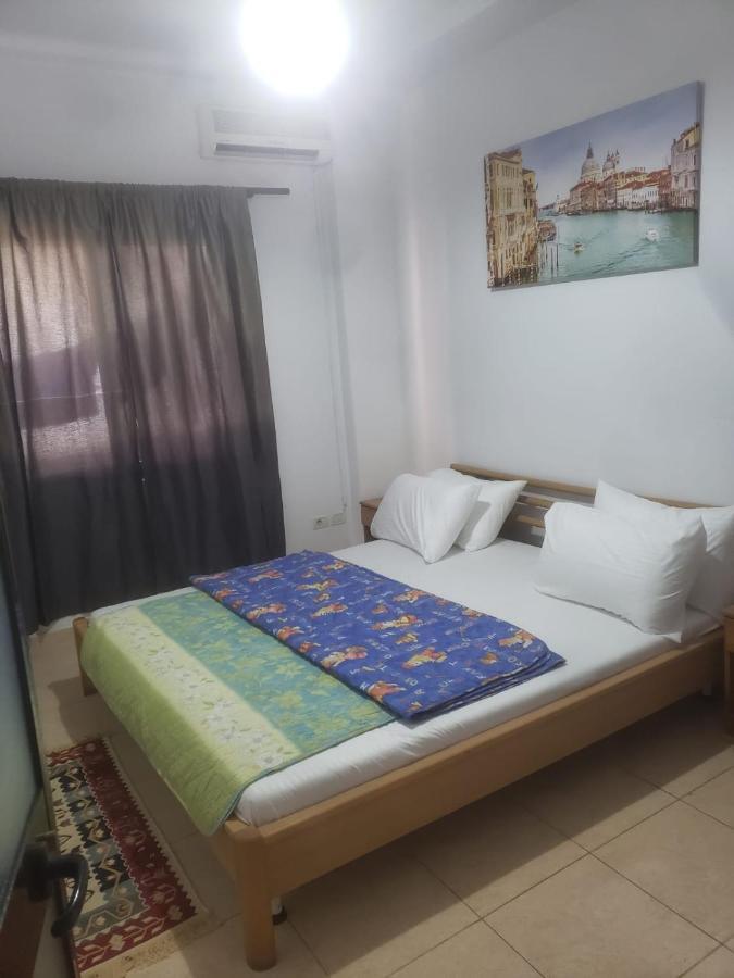 Hostel Split Rock Tirana Exterior photo