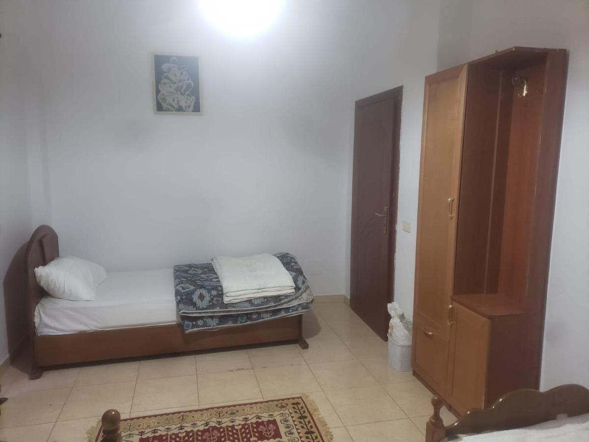 Hostel Split Rock Tirana Exterior photo