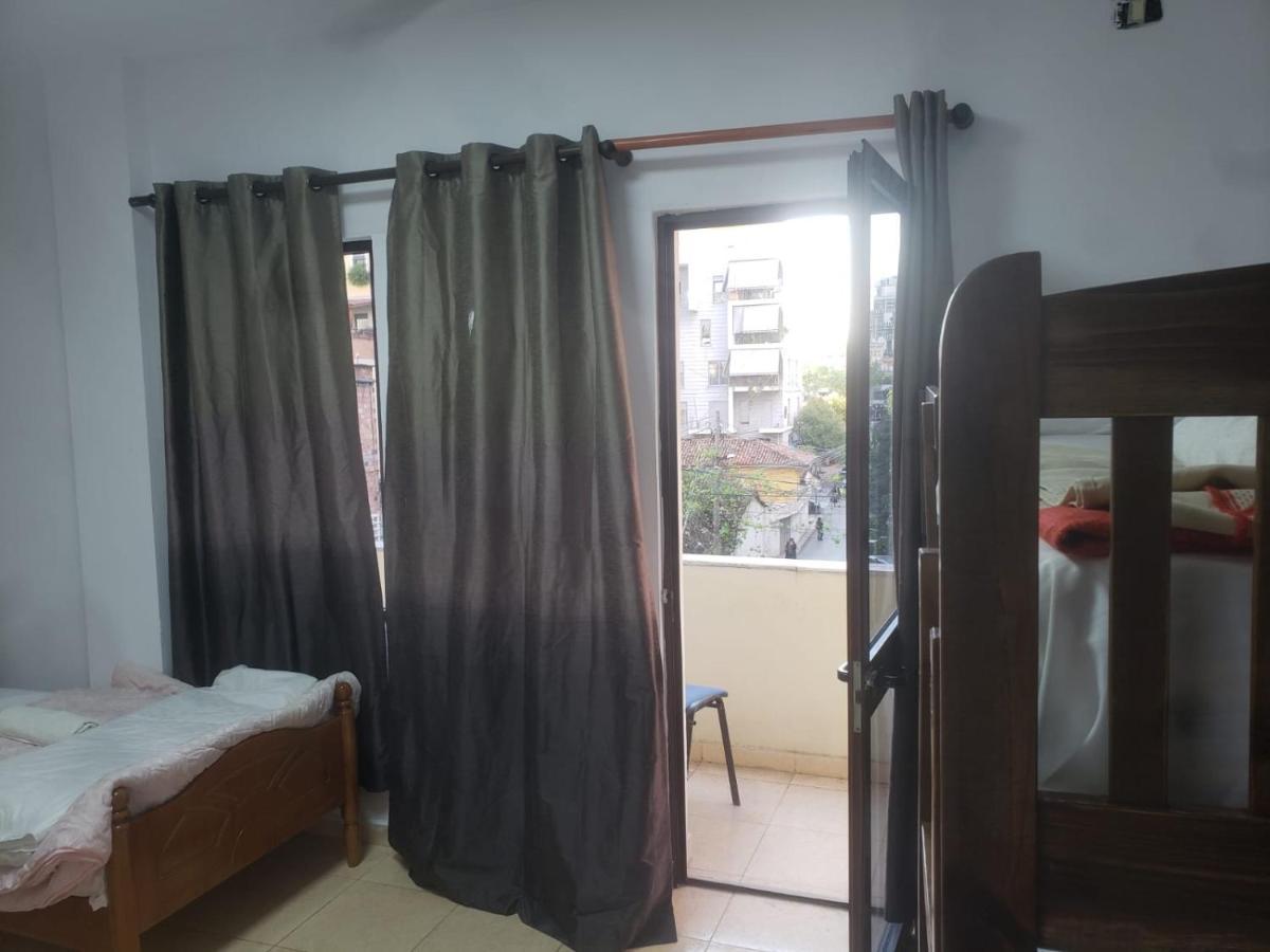 Hostel Split Rock Tirana Exterior photo