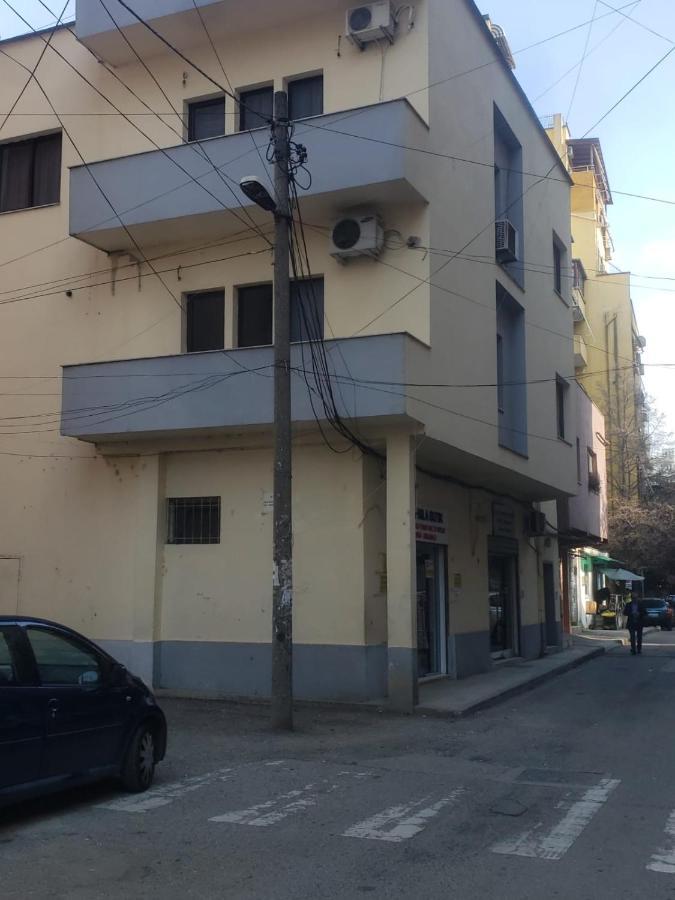Hostel Split Rock Tirana Exterior photo
