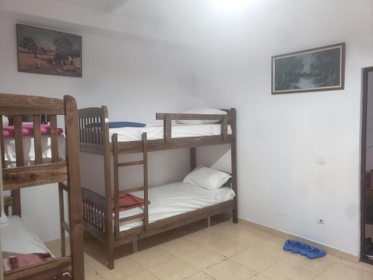 Hostel Split Rock Tirana Exterior photo