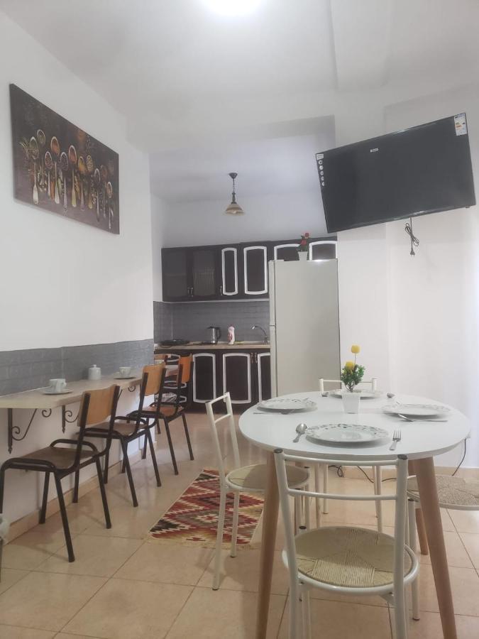 Hostel Split Rock Tirana Exterior photo