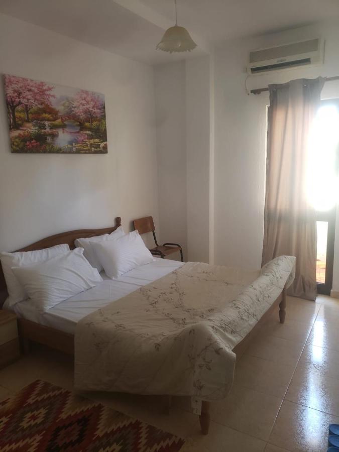 Hostel Split Rock Tirana Exterior photo