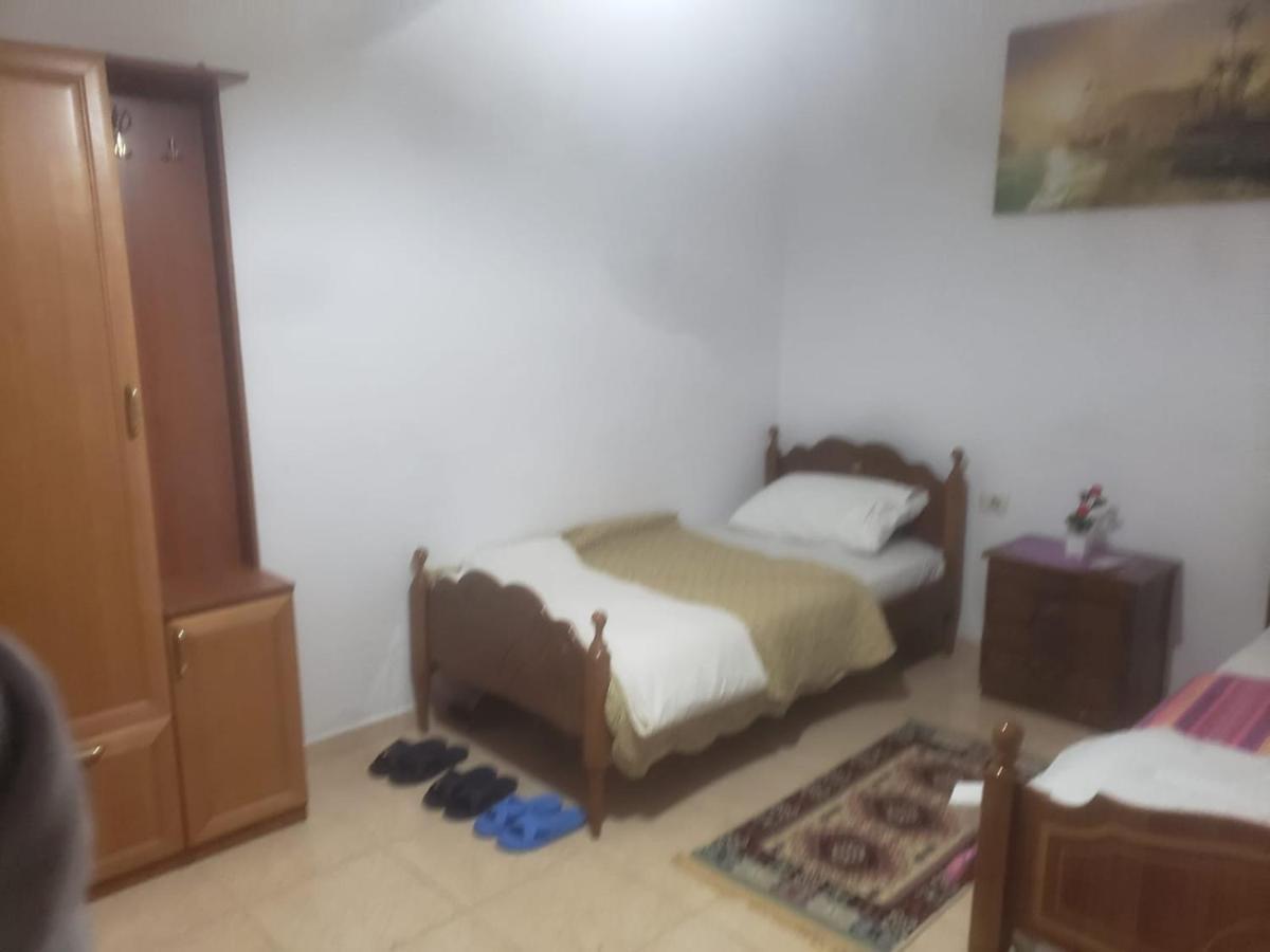Hostel Split Rock Tirana Exterior photo