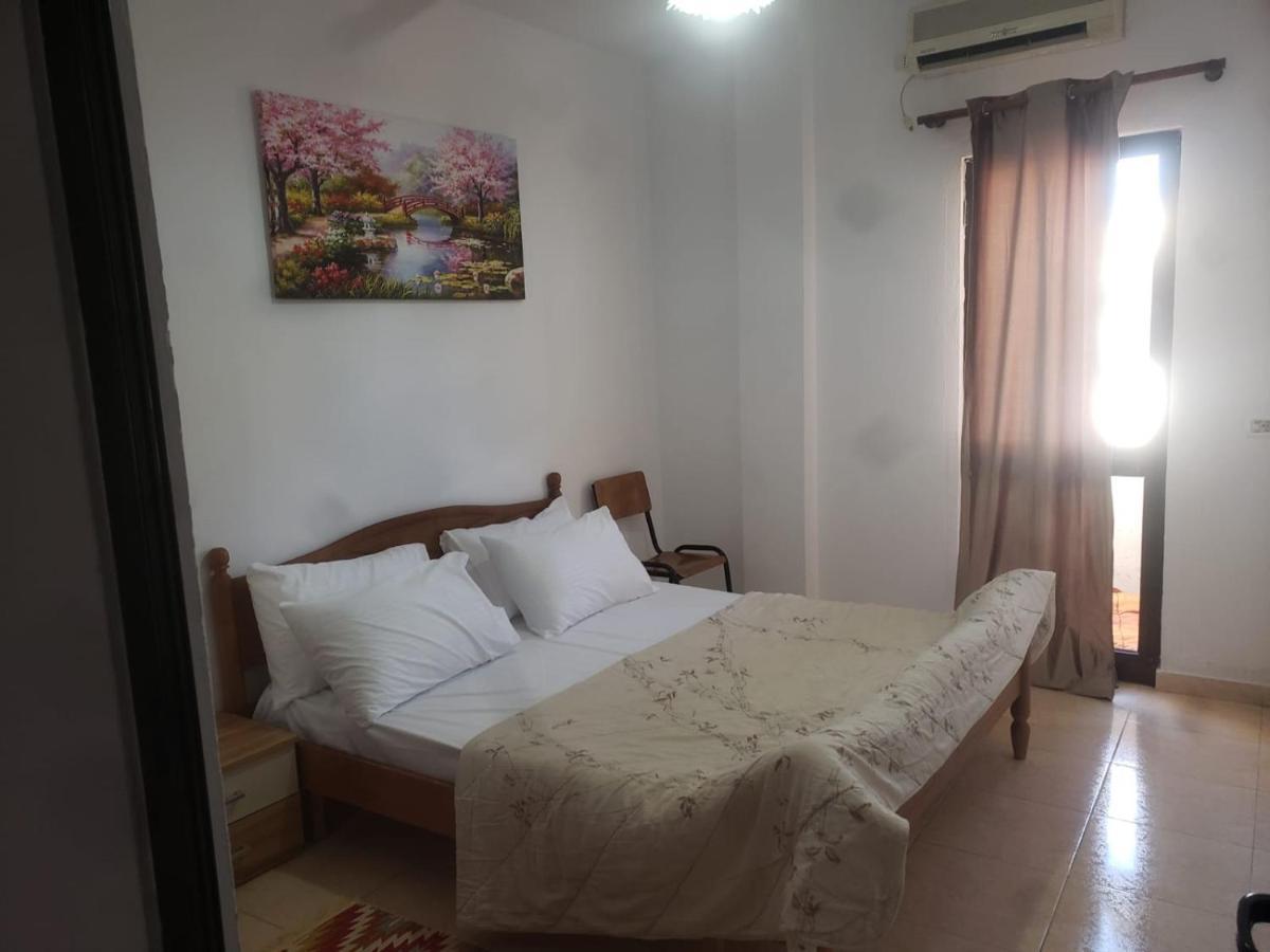 Hostel Split Rock Tirana Exterior photo