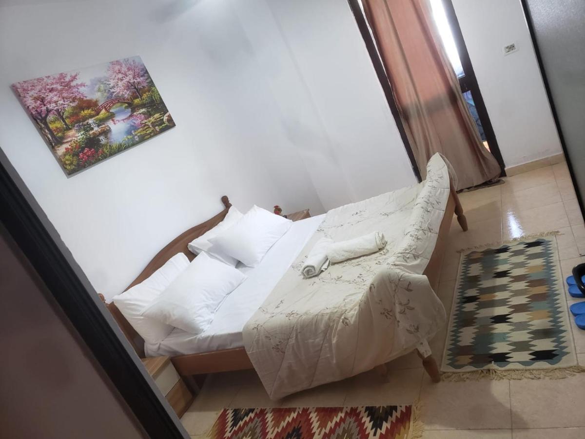 Hostel Split Rock Tirana Exterior photo