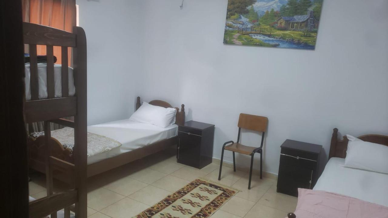 Hostel Split Rock Tirana Exterior photo