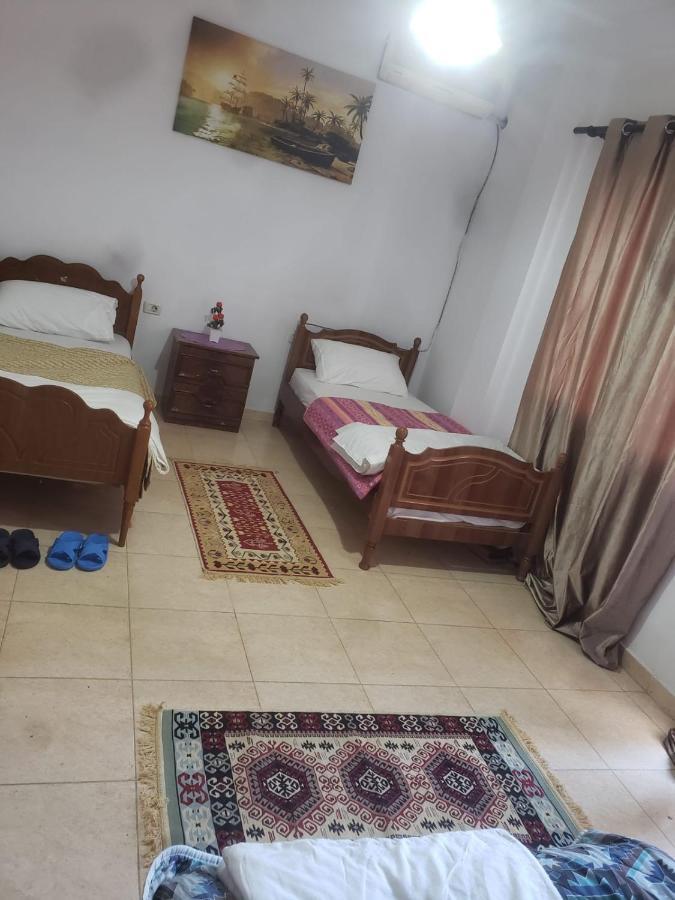 Hostel Split Rock Tirana Exterior photo