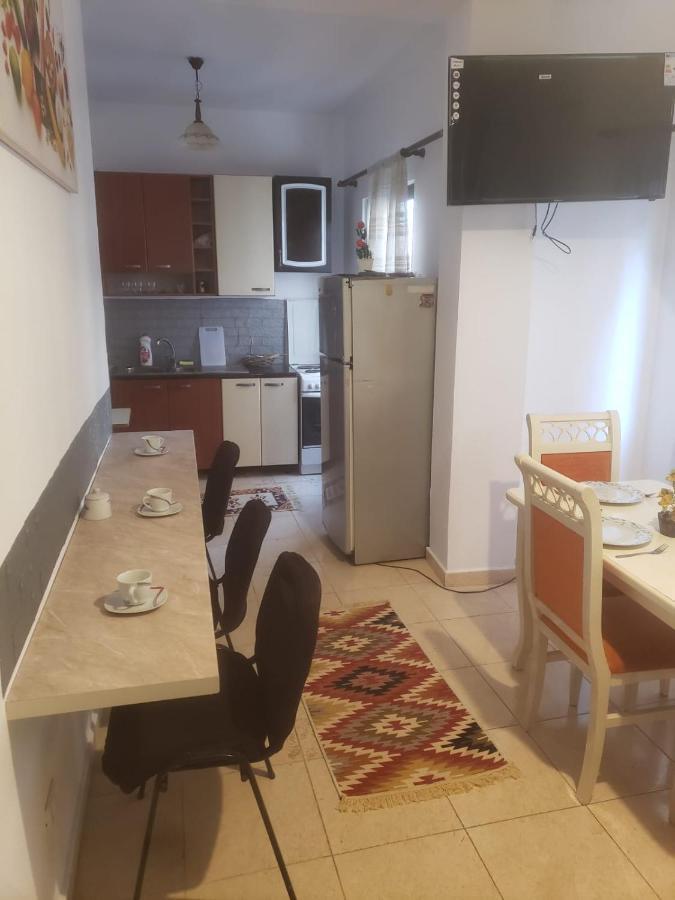 Hostel Split Rock Tirana Exterior photo