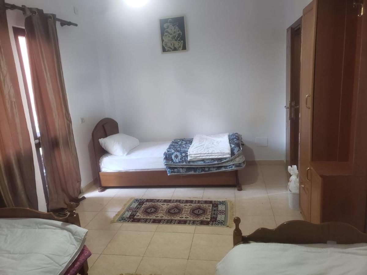 Hostel Split Rock Tirana Exterior photo